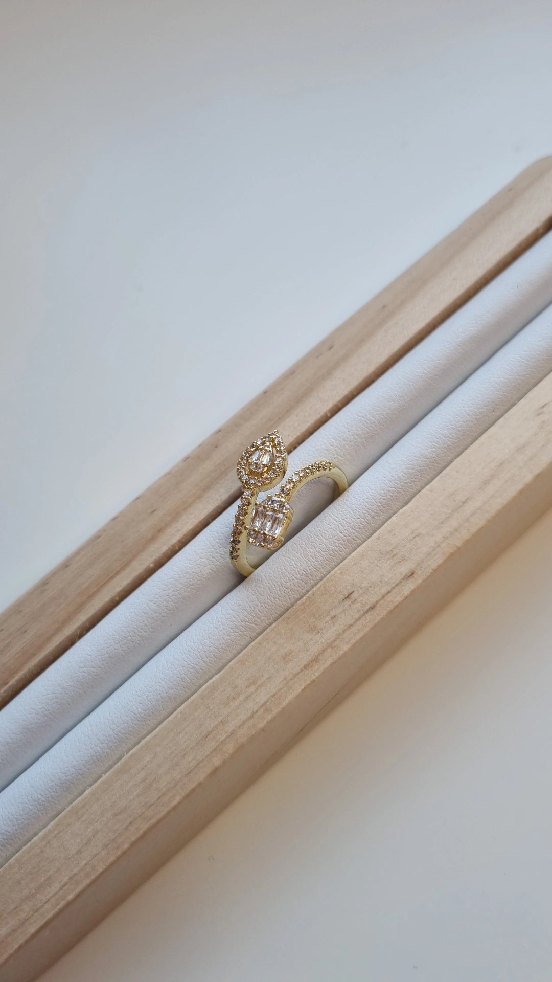 Water drop gold ring