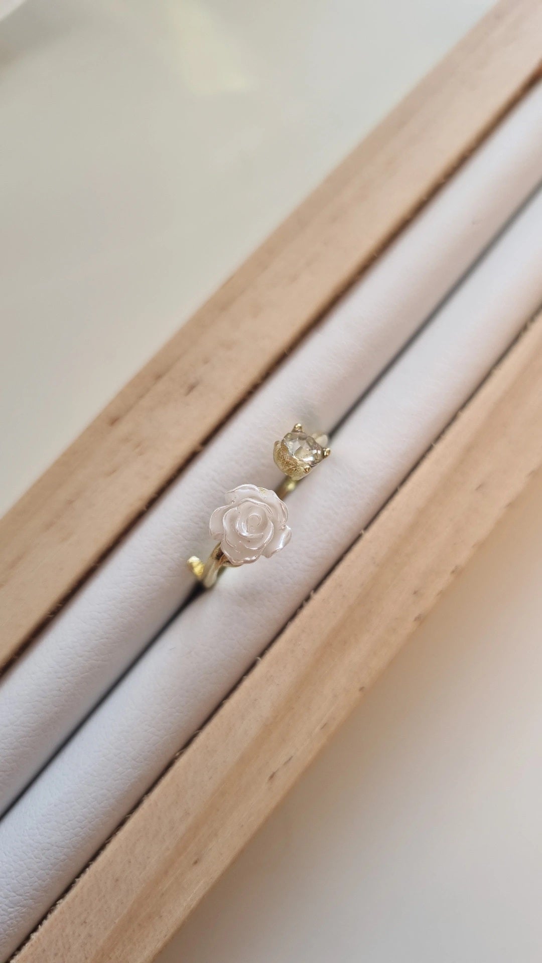 White rose ring