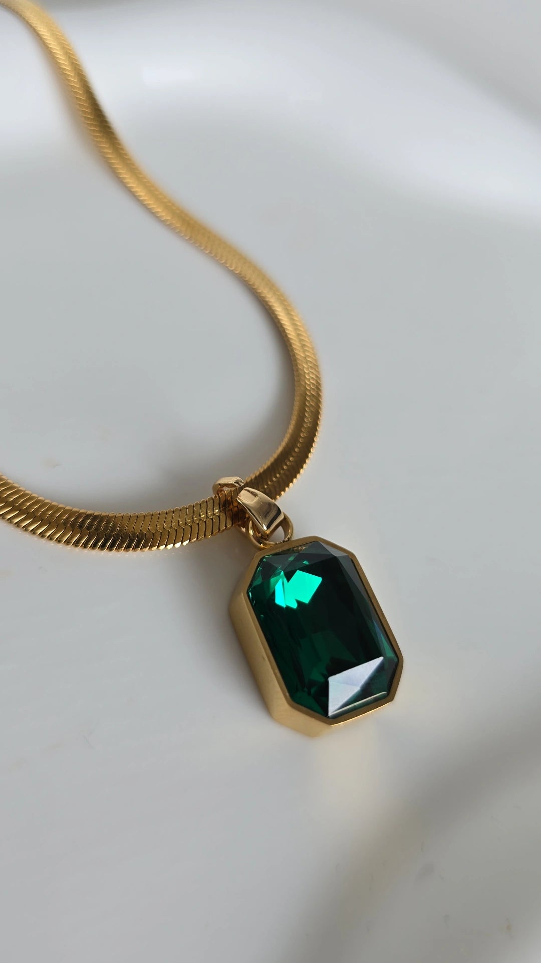 Emerald stone necklace