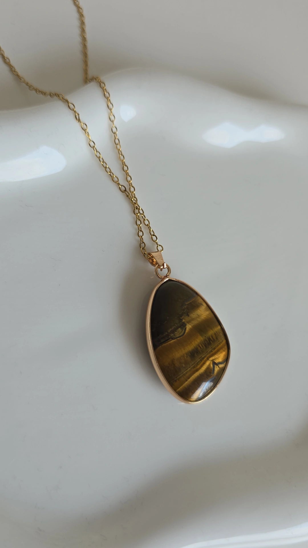 Lions eye necklace