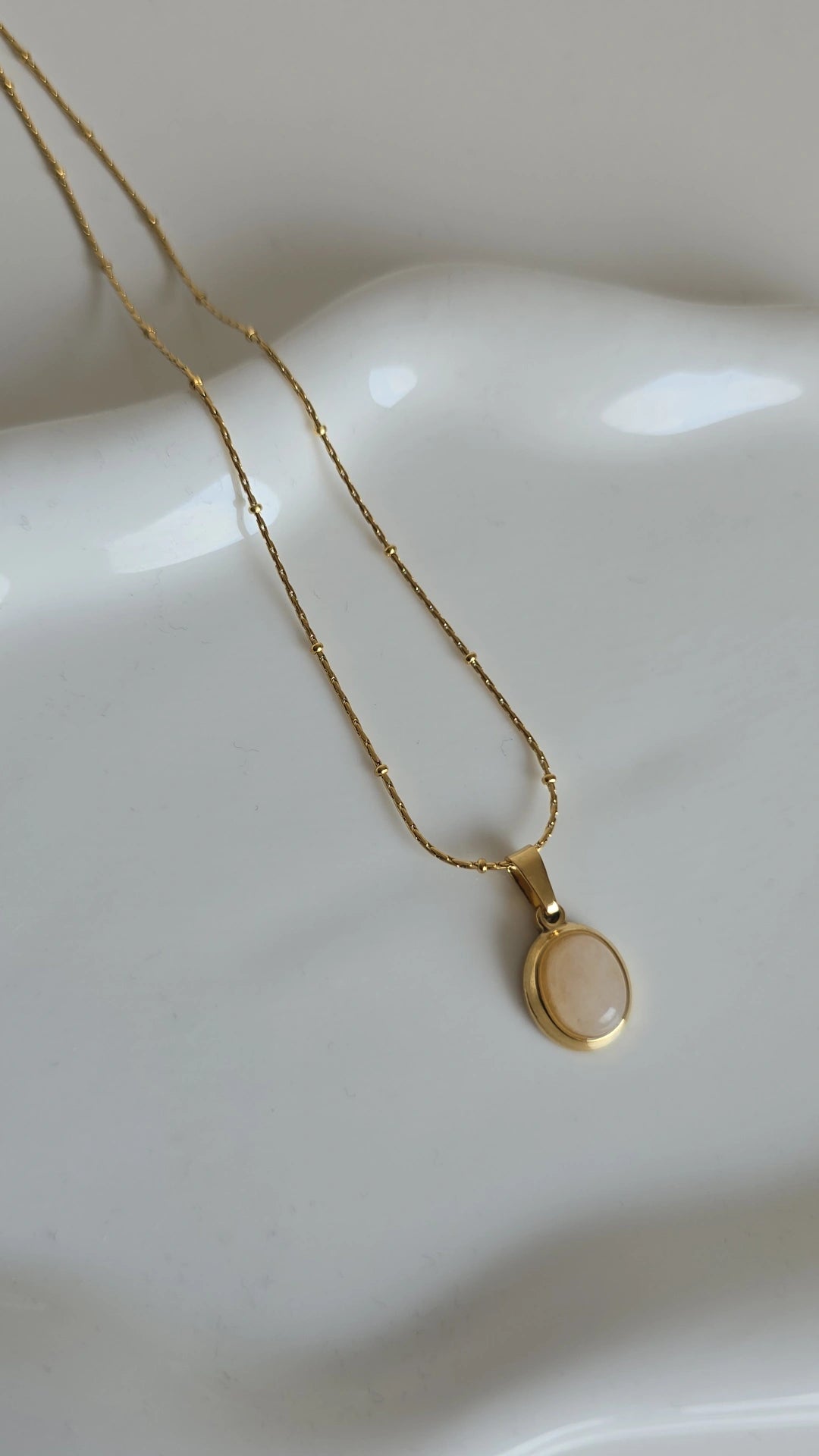 18k Oval Gem necklace