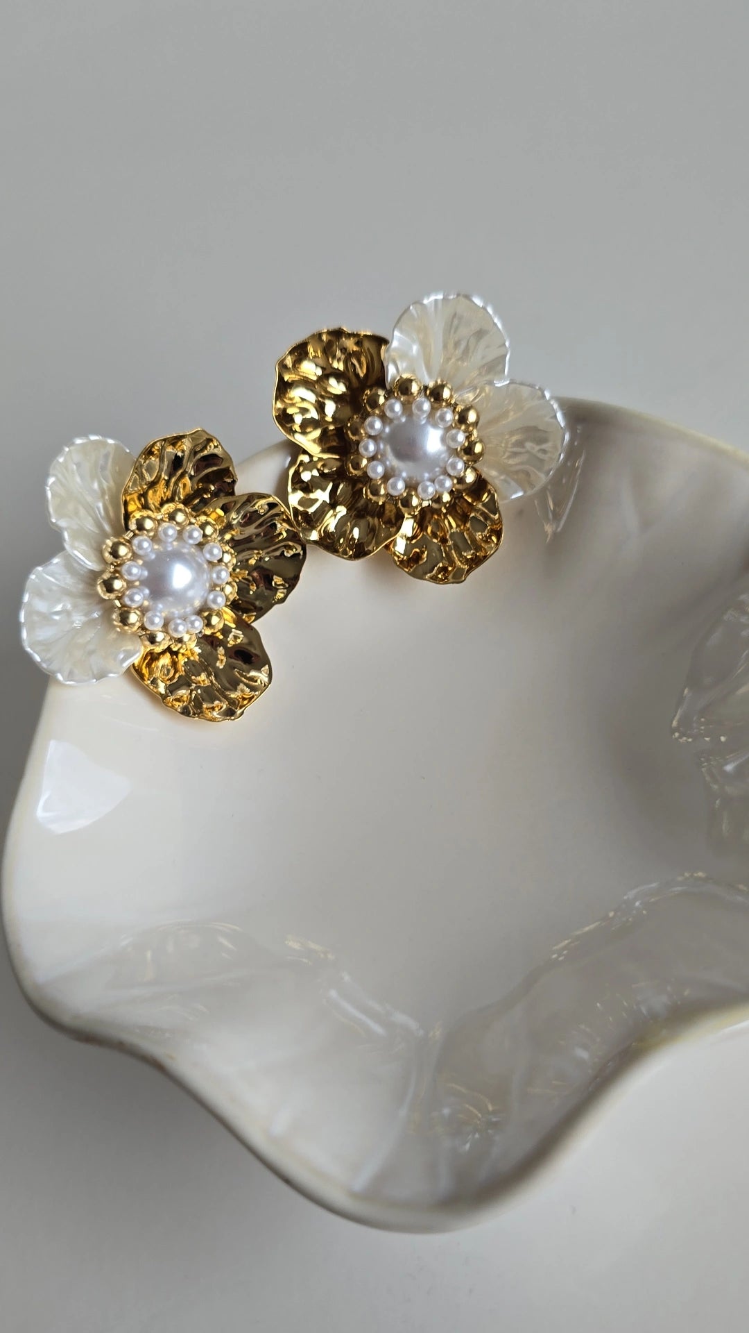 18k Gold plated pearl flower earrings