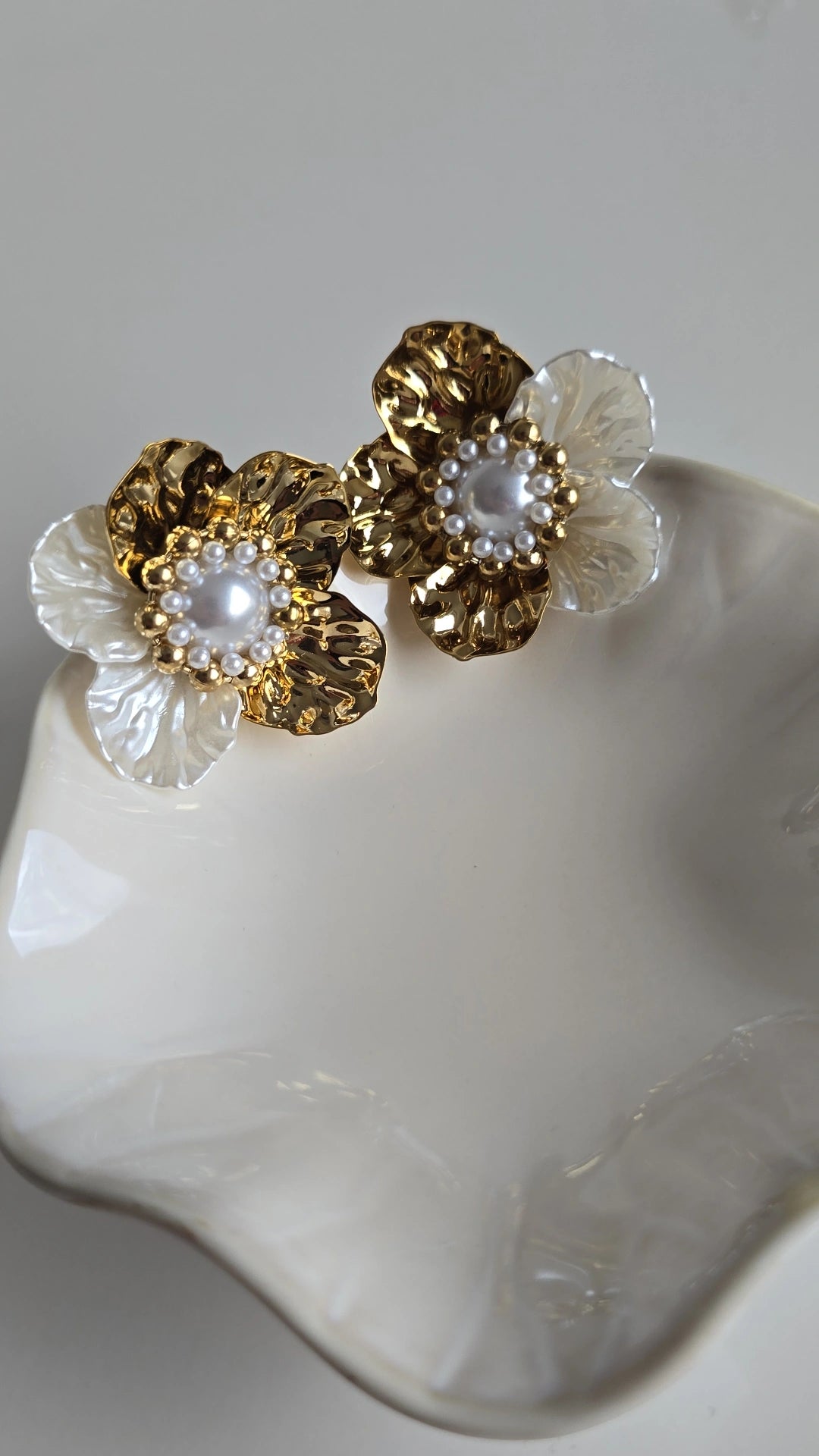 18k Gold plated pearl flower earrings