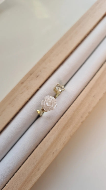 White rose ring