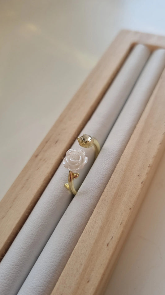White rose ring