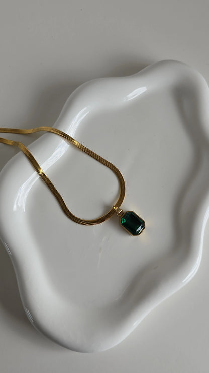 Emerald stone necklace