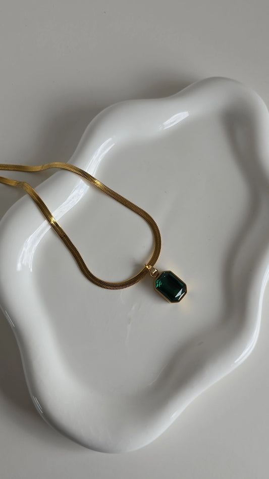 Emerald stone necklace