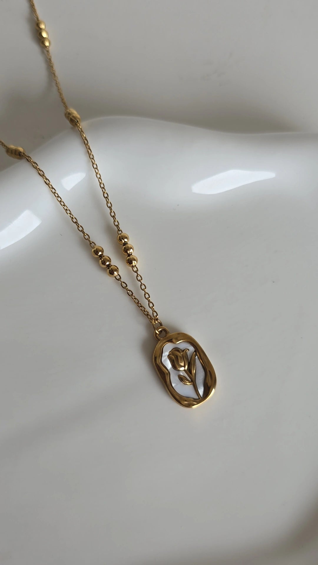 Marble rose  necklace