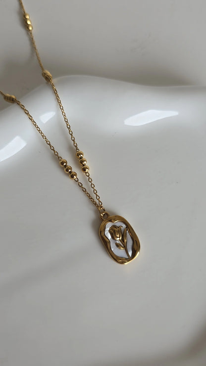 Marble rose  necklace