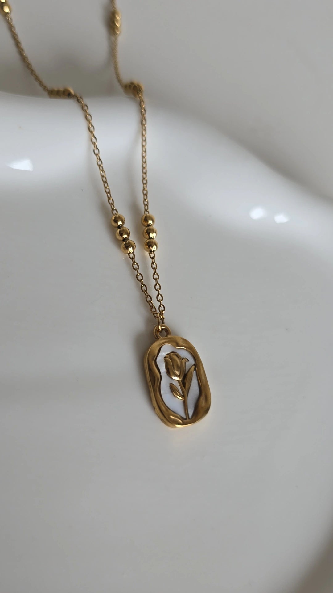 Marble rose  necklace