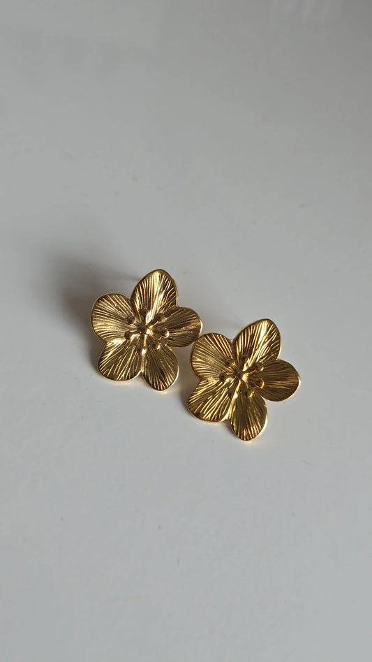 Vintage gold flower earrings