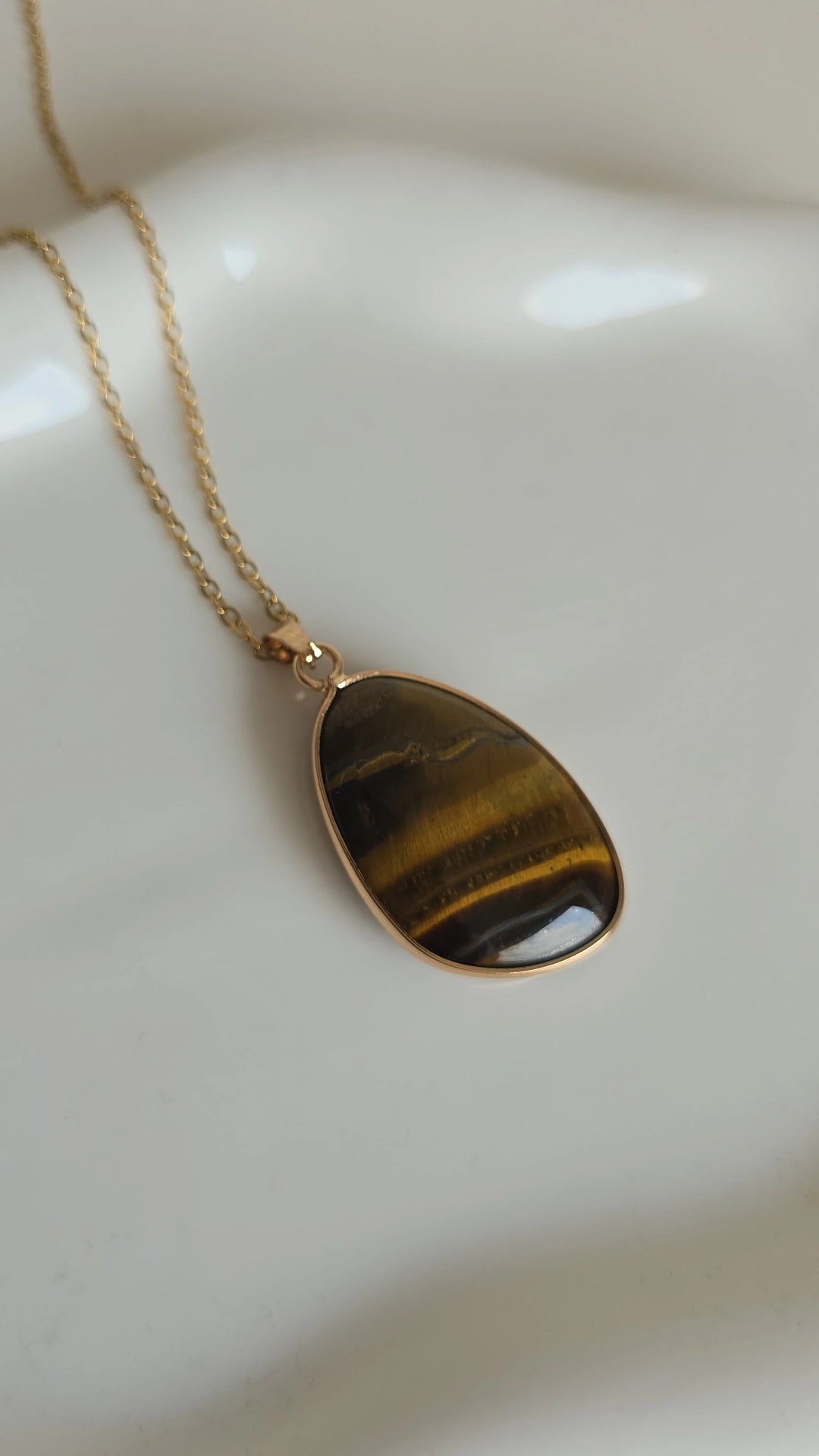 Lions eye necklace