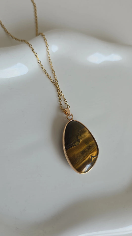 Lions eye necklace