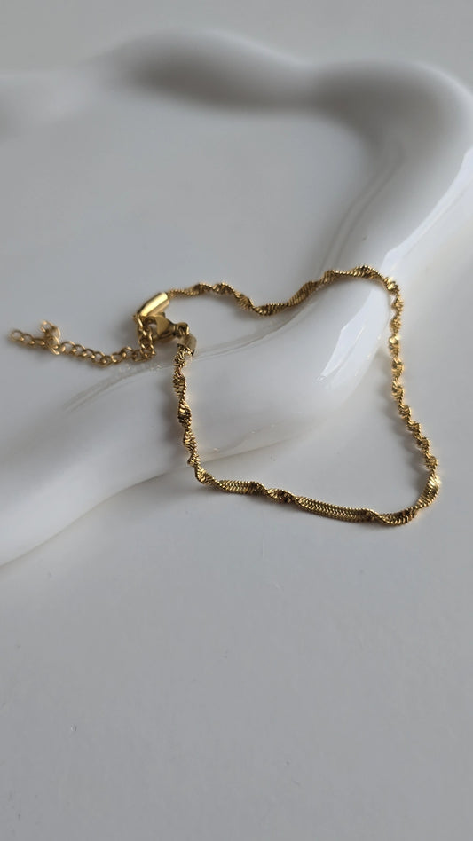 18k Gold plated thin twist bracelet
