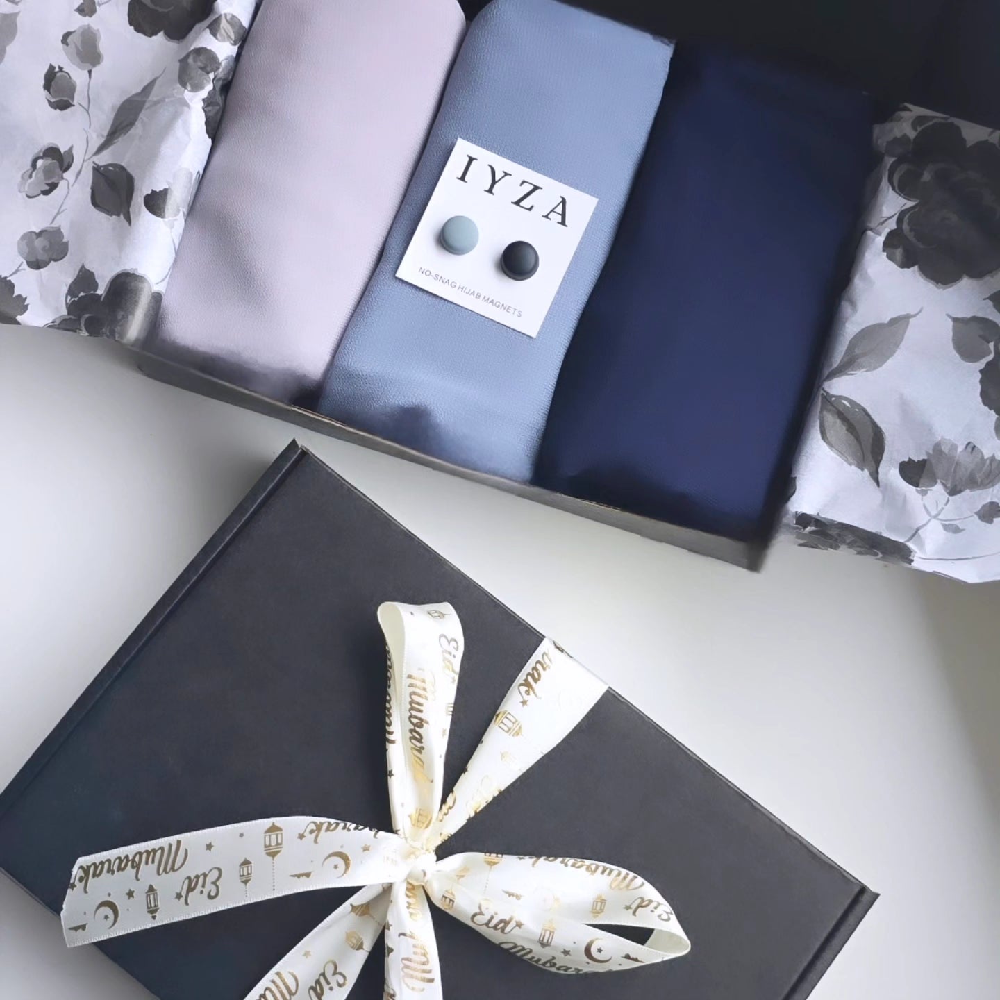 3 Hijab and 2 hijab magnets gift set