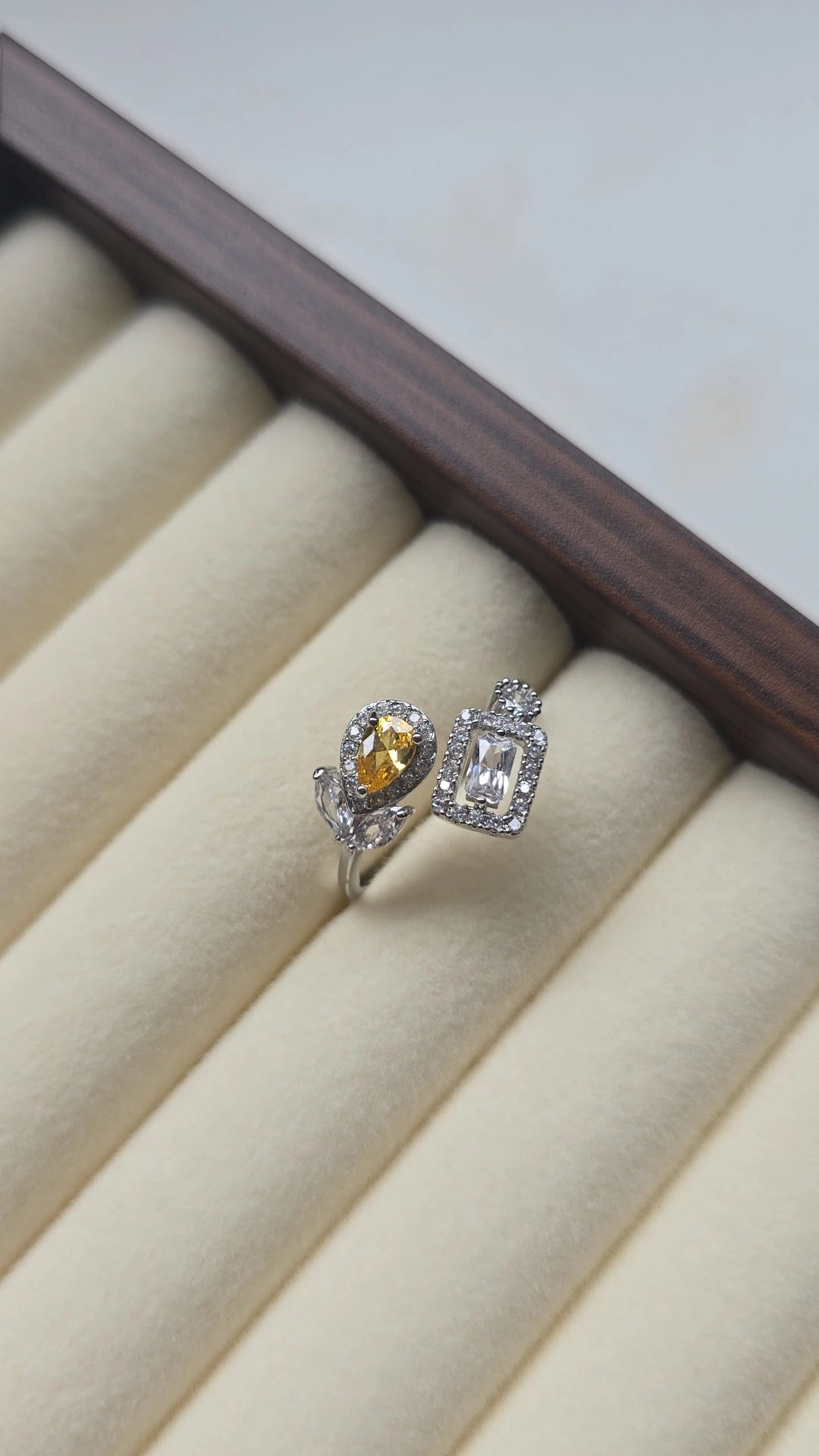 Waterdrop yellow stone wrap Ring