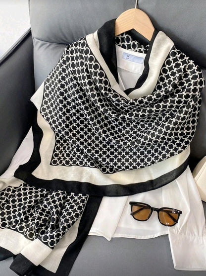 Black and white chain Scarf