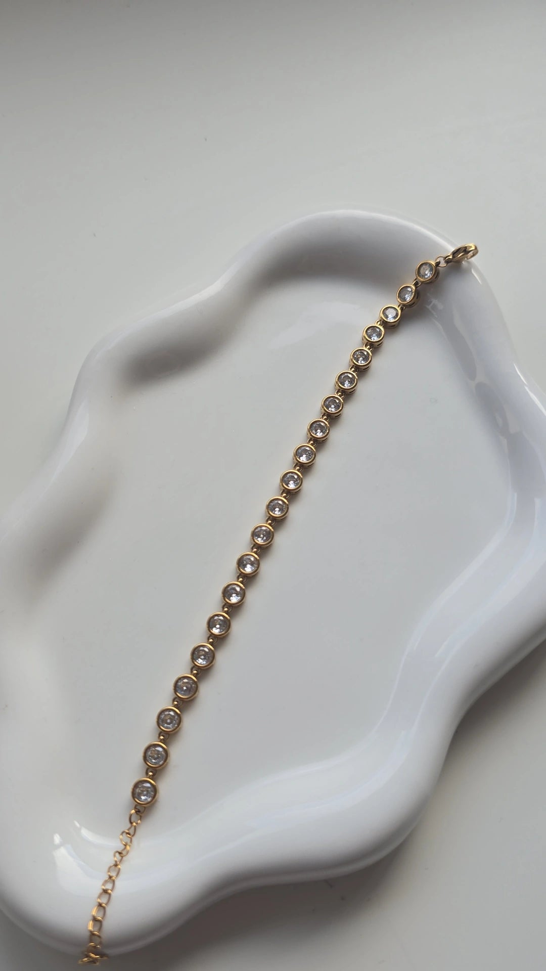 Gold Round Stone Bracelet