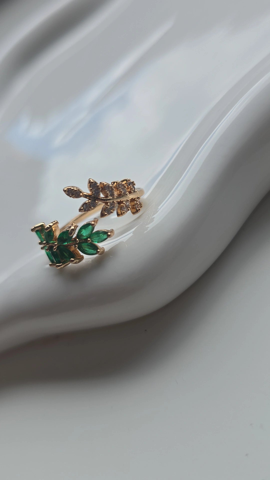Green leaf wrap ring