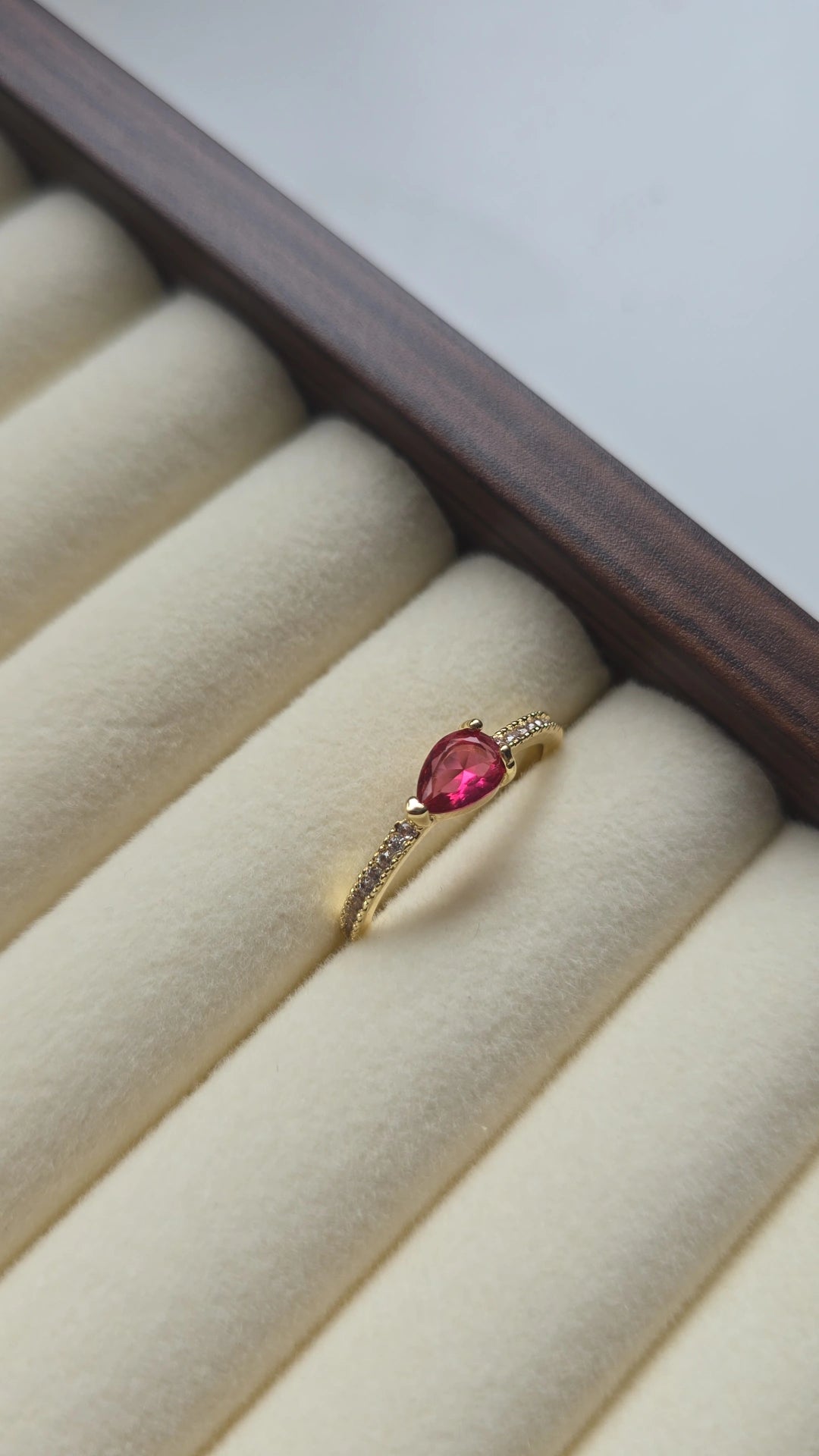 Rose Stone Ring 18k Gold plated /Stainless Steel