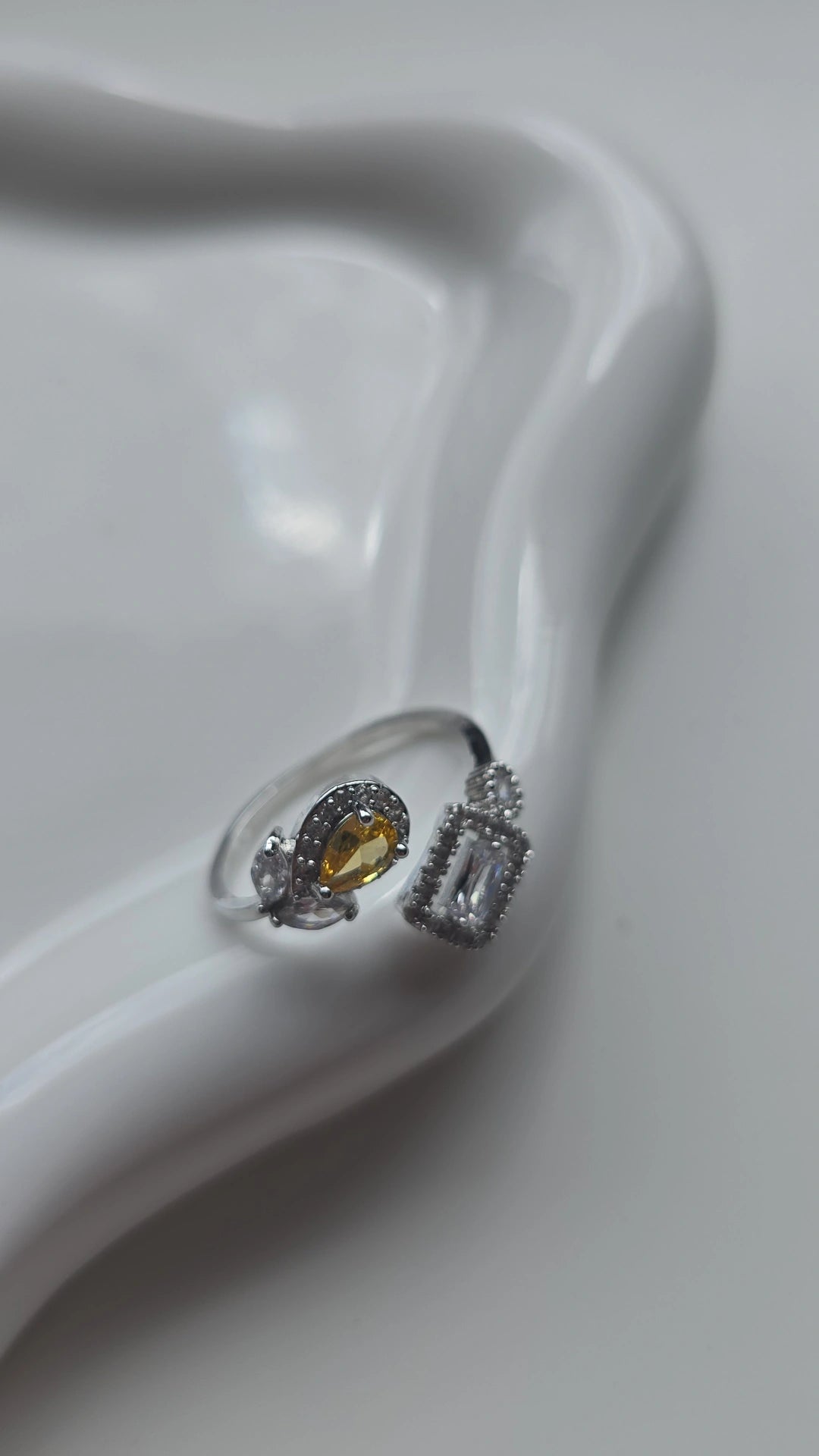 Waterdrop yellow stone wrap Ring