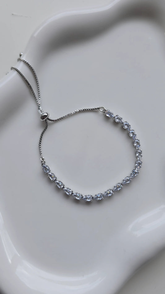 Dainty silver Bracelet