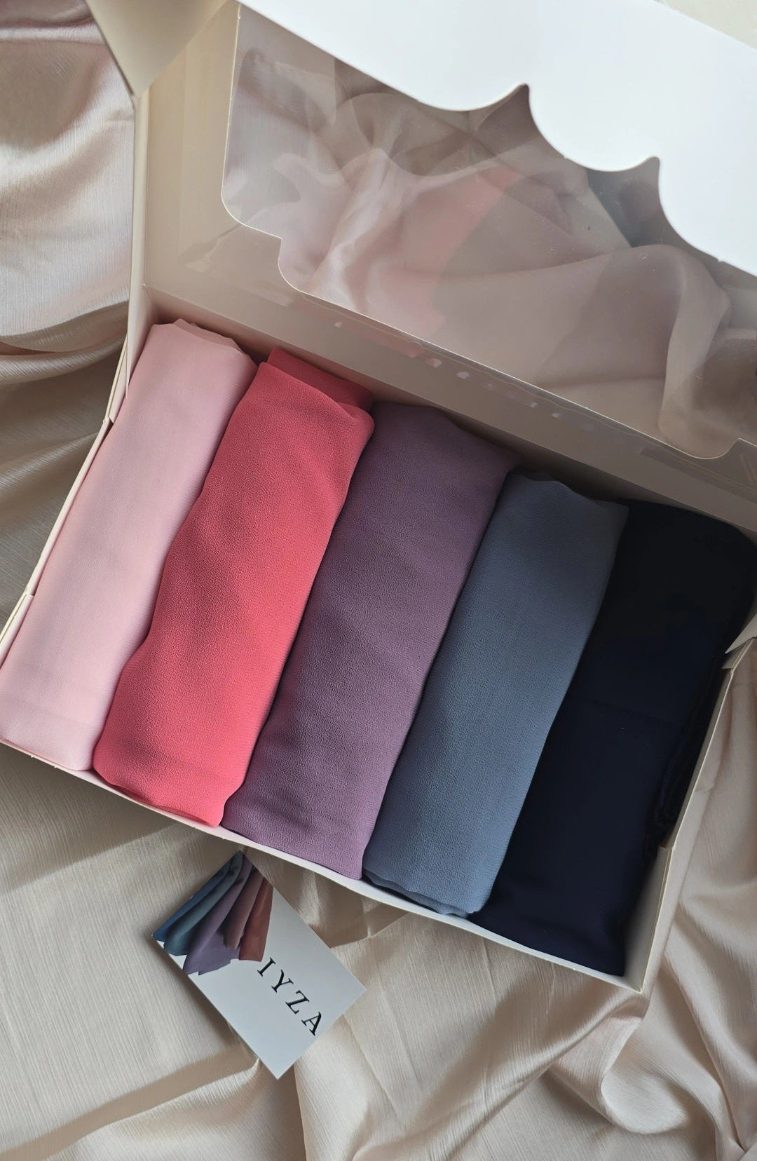 Premium chiffon Hijab gift boxes set with 8pcs pins and 2 hijab magnets
