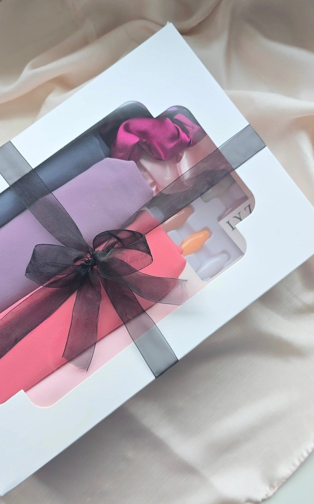 Premium chiffon Hijab gift boxes set with 8pcs pins and 2 hijab magnets and 4 scrunchies