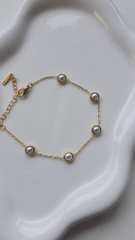 Dainty Pearl Bracelet